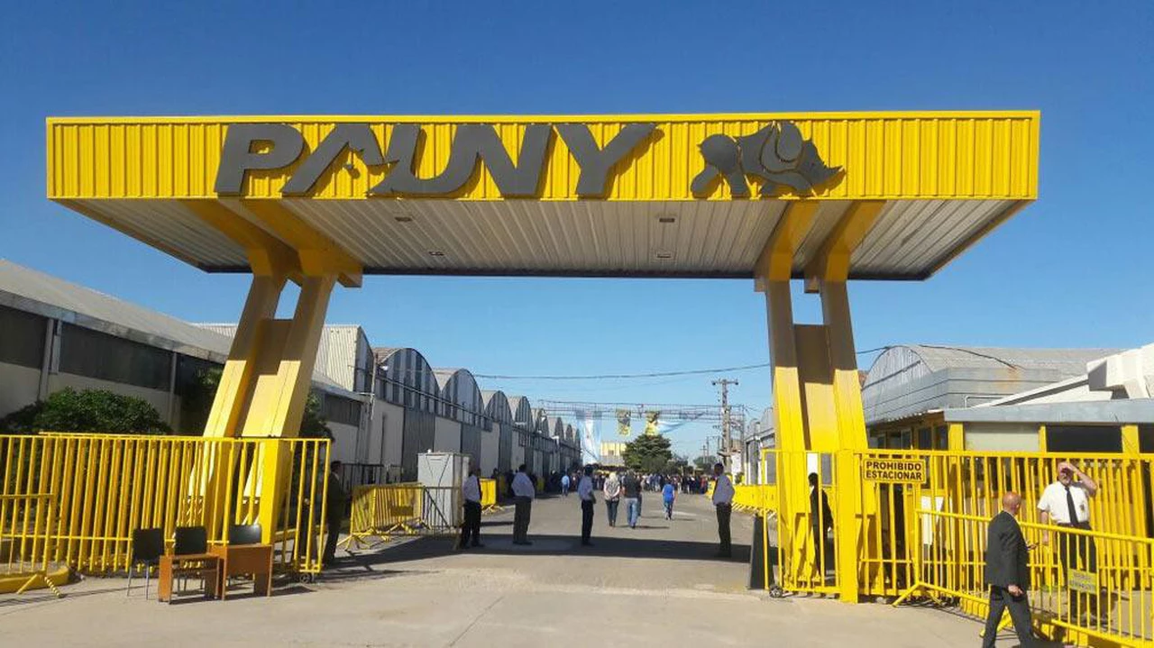 La fábrica de tractores Pauny reduce la jornada laboral para evitar cerrar