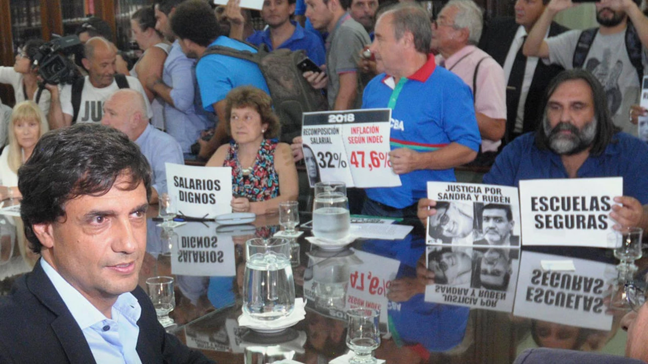 Docentes rechazaron oferta salarial de Vidal en una reunión marcada por tensos cruces