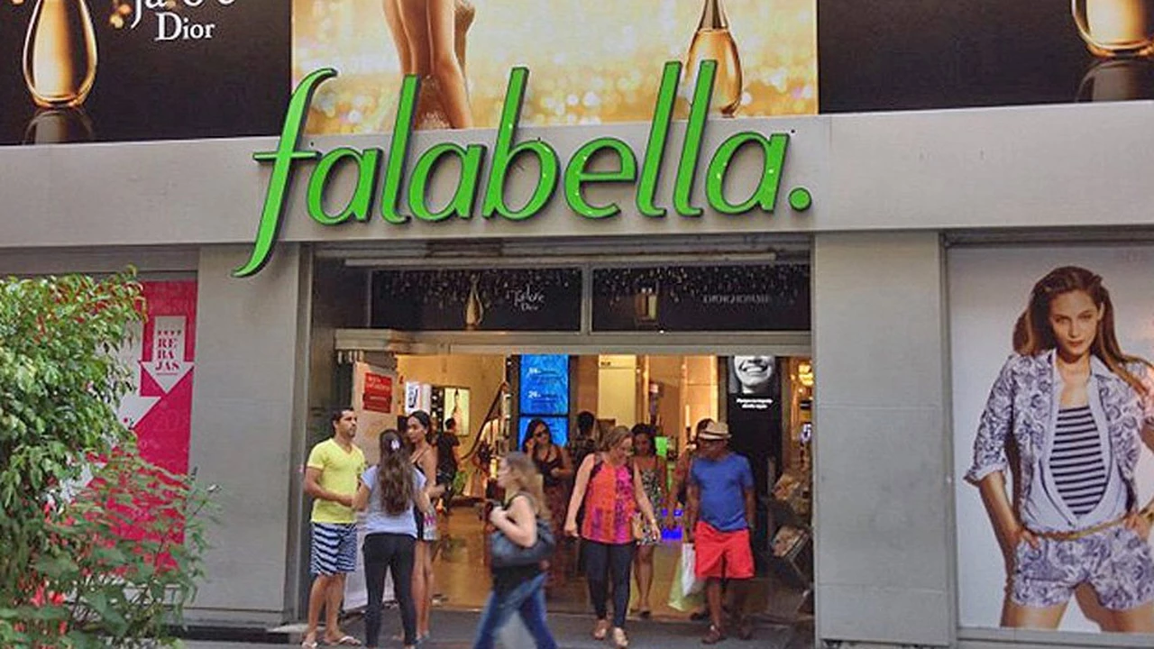 Por la crisis, Falabella cerró su gran tienda en la calle Florida