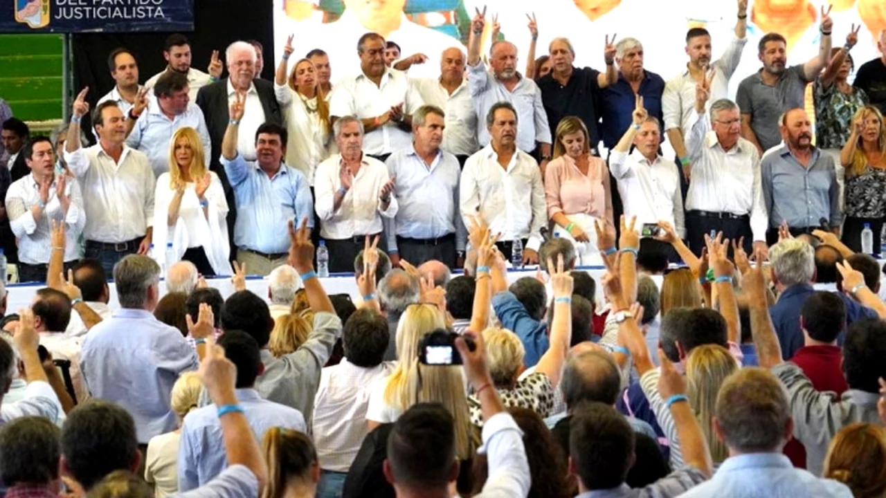 El PJ define su estrategia electoral: convocó a Sergio Massa a un frente con gobernadores y el kirchnerismo