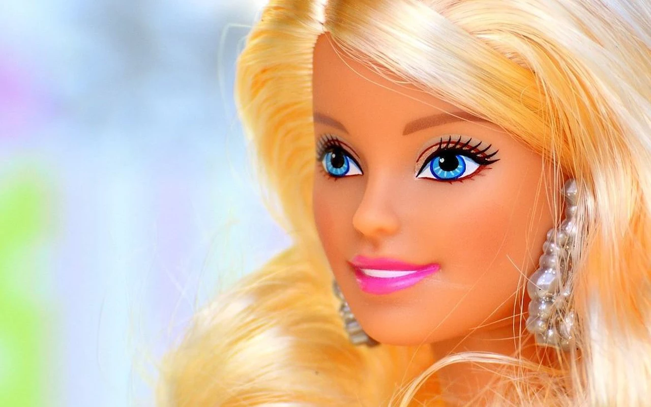 Quién fue la visionaria empresaria creadora de la muñeca Barbie