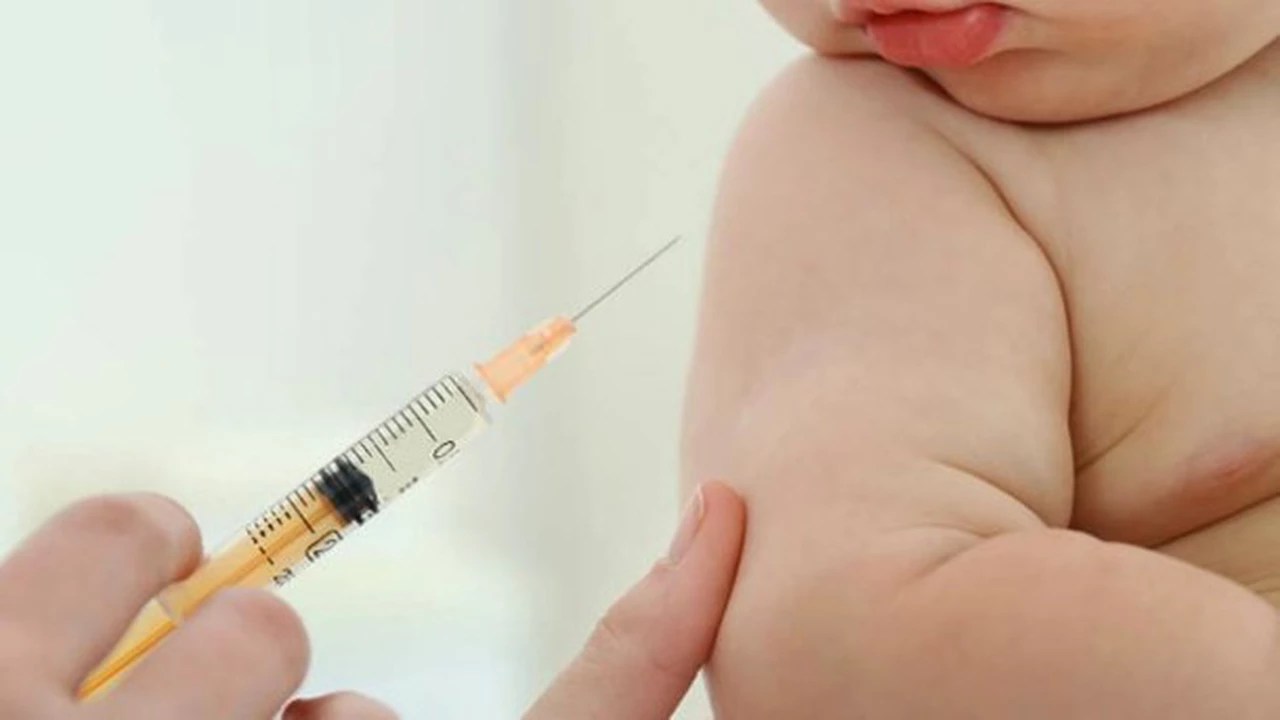 Estudio: no hay relación entre las vacunas y una grave enfermedad