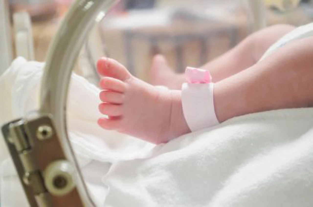 El raro caso de una bebé que nació "embarazada"