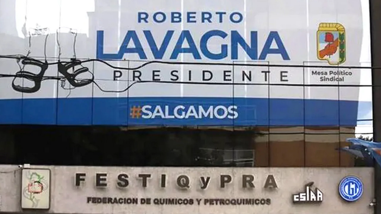 Los afiches que confirman la candidatura de Lavagna a Presidente