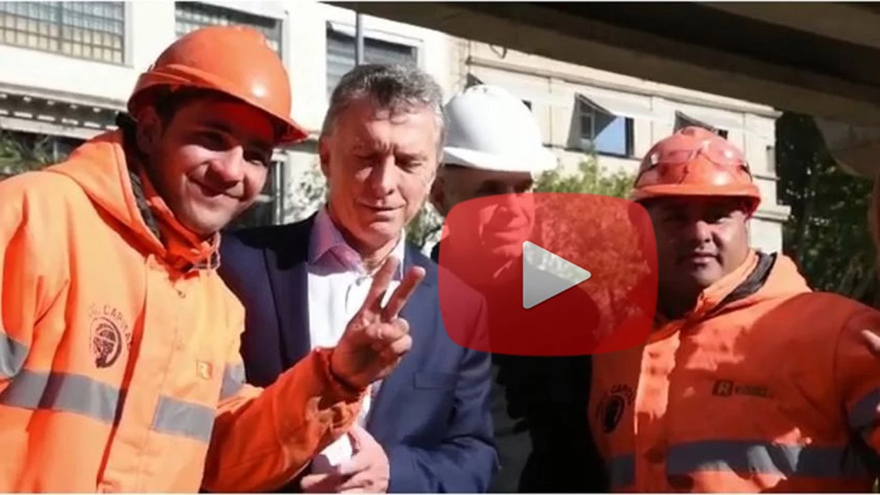 Video: Macri vivió otro momento incómodo junto a un obrero de la construcción