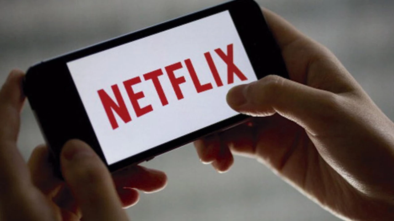 Netflix ya tiene una  versión para celulares: cuesta la mitad del plan básico