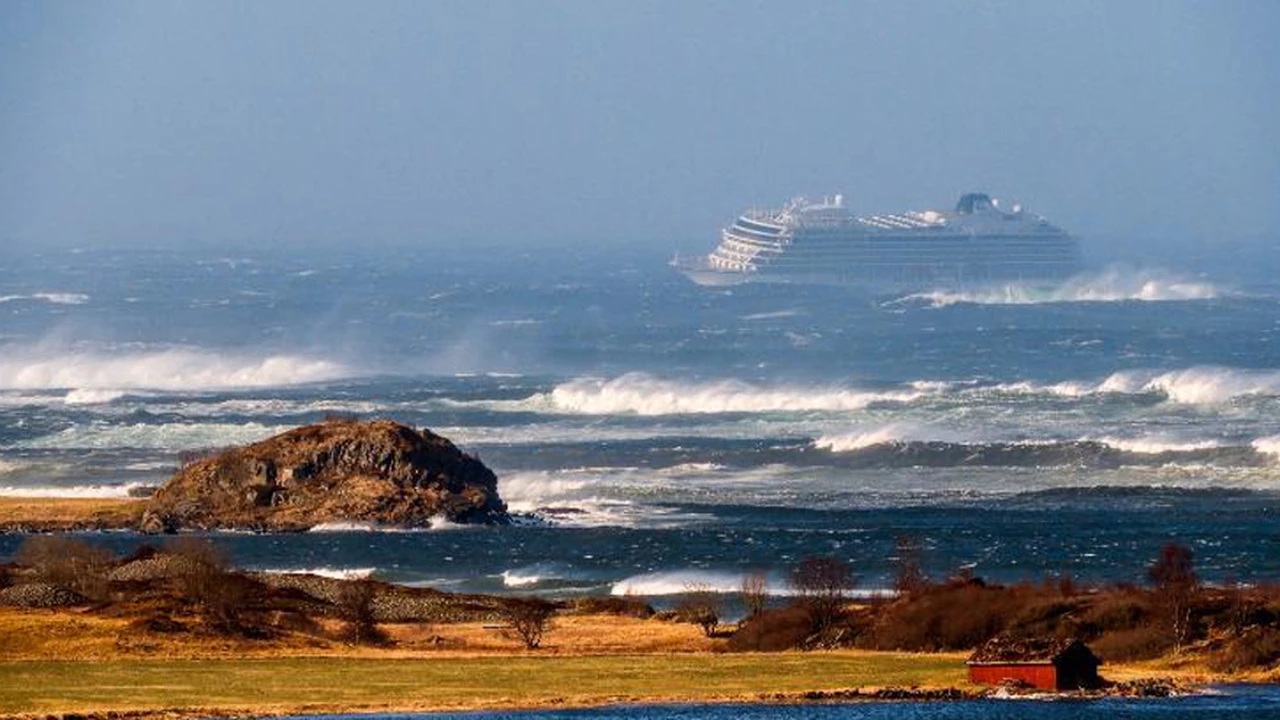 Los estremecedores relatos de los pasajeros evacuados del crucero Viking Sky