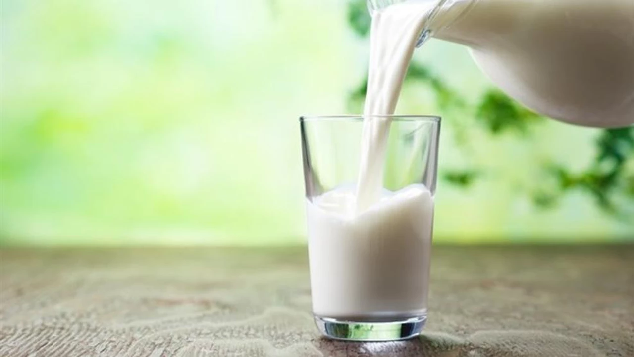 La leche escasea y ya cuesta $45 el sachet: ¿cuánto vale el litro en otros países?