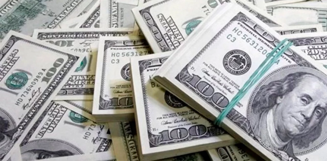El dólar registró su cuarto día consecutivo de baja y cotizó a $43,87 en la City porteña