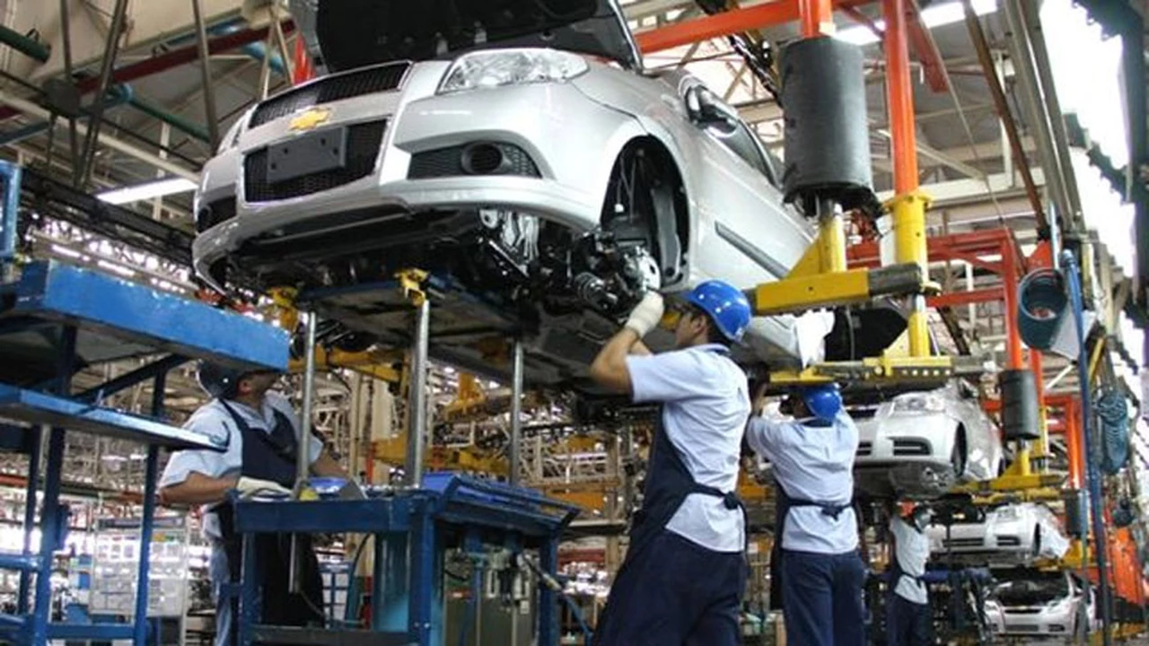 Con un fuerte desplome del sector automotriz, la industria retrocedió 11,6% en marzo