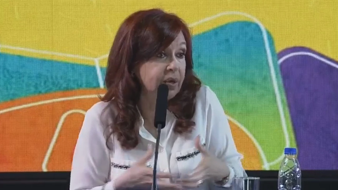 Cristina Kirchner protestó en Twitter antes del juicio oral: "Jamás debí haber sido citada"