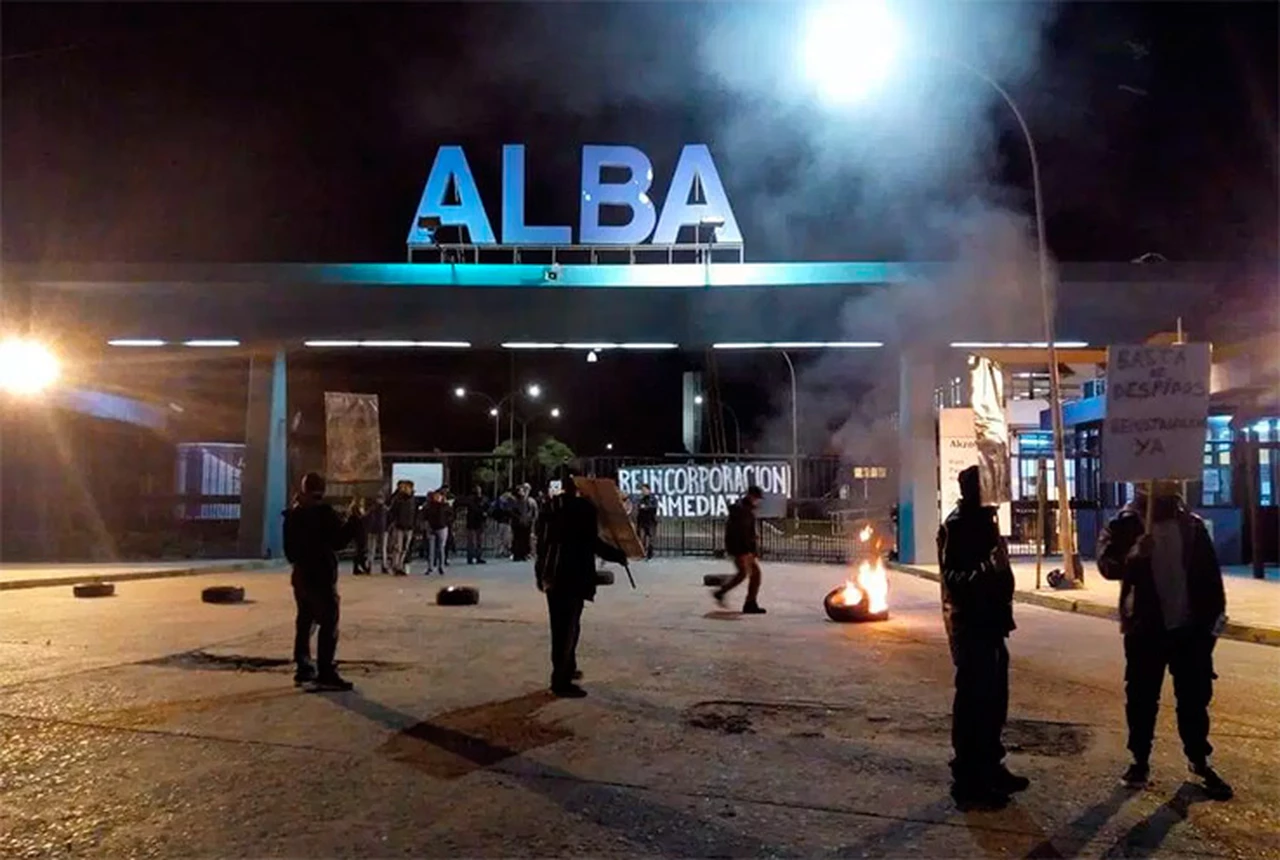 Denuncian que hubo despidos masivos en una fábrica de pinturas ALBA en la localidad de Escobar
