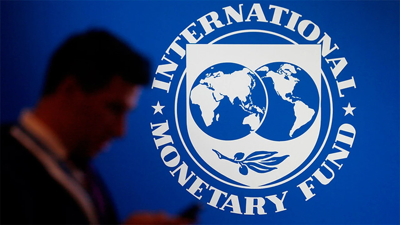 El FMI pide subir impuestos a España e insta a Colombia a realizar "reformas estructurales"