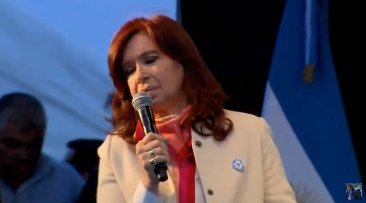 Causas de Cristina Kirchner: falta de mérito en una, ampliación de procesamiento en otras