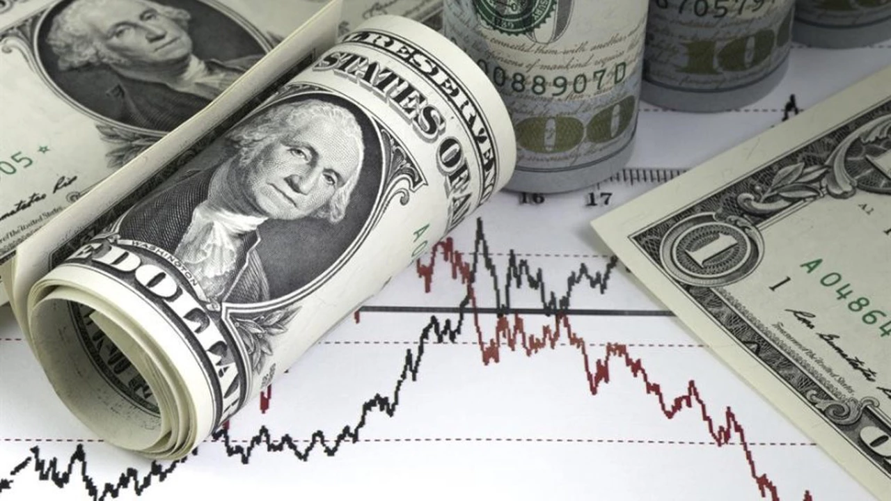 El dólar continúa perdiendo terreno: cerró a $44,62 en agencias y bancos de la City porteña