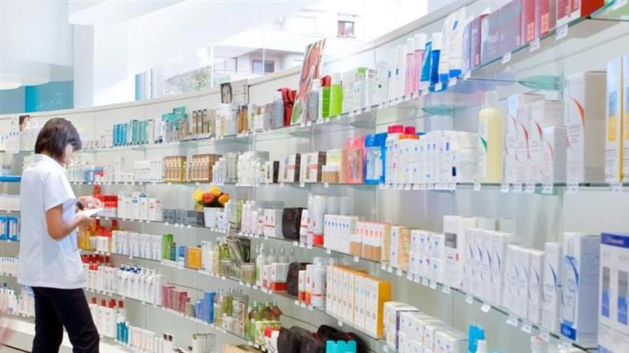 La inflación golpea a las farmacias: se quiebra la cadena de pagos y podrían cortar la cobertura para obras sociales