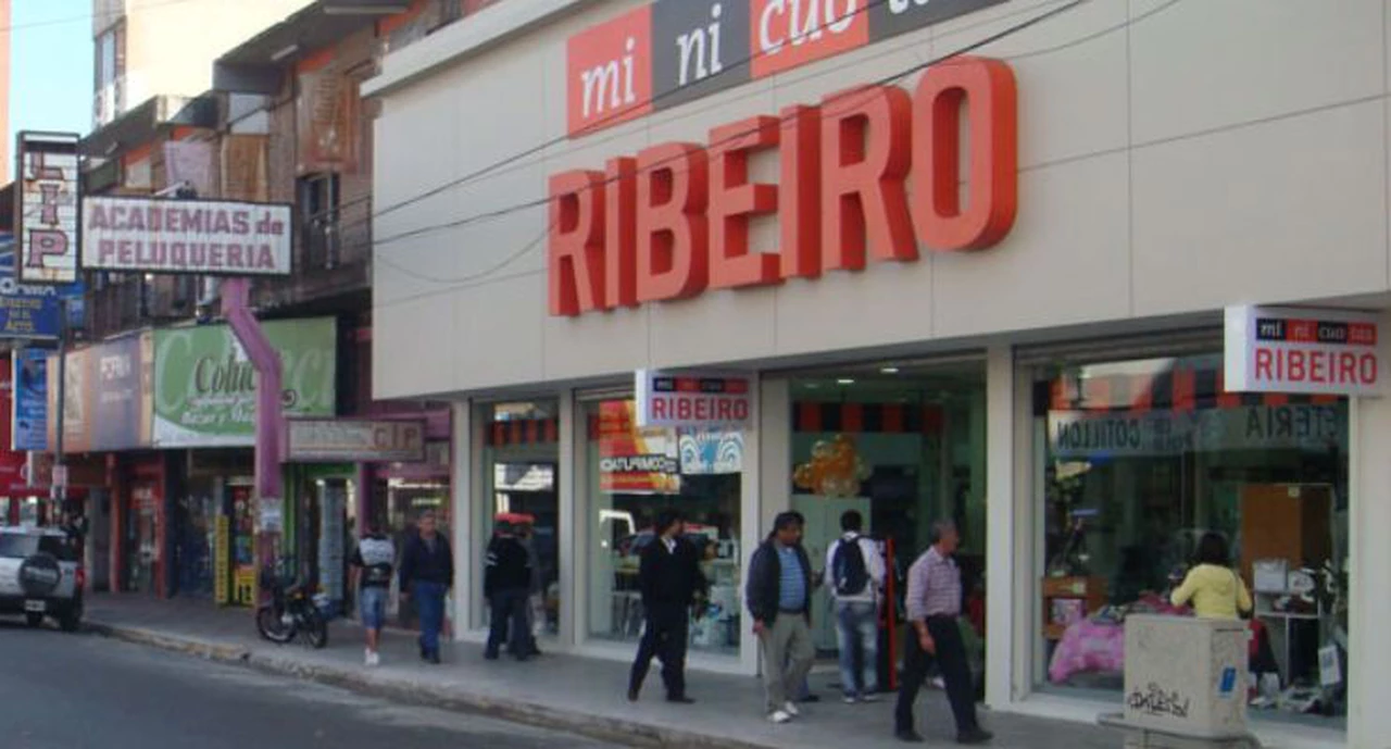 Sigue la crisis en Ribeiro: cerró más locales y adeuda sueldos y aguinaldo