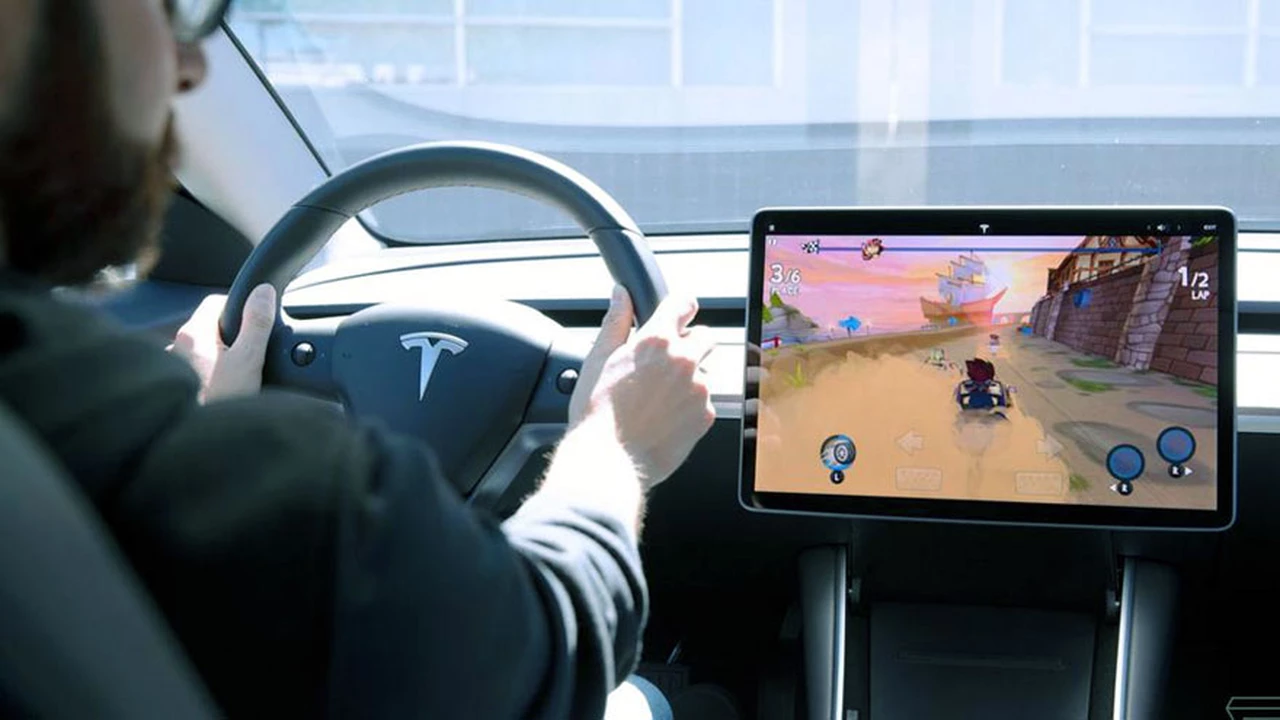 Tesla convierte sus vehículos en consolas recreativas
