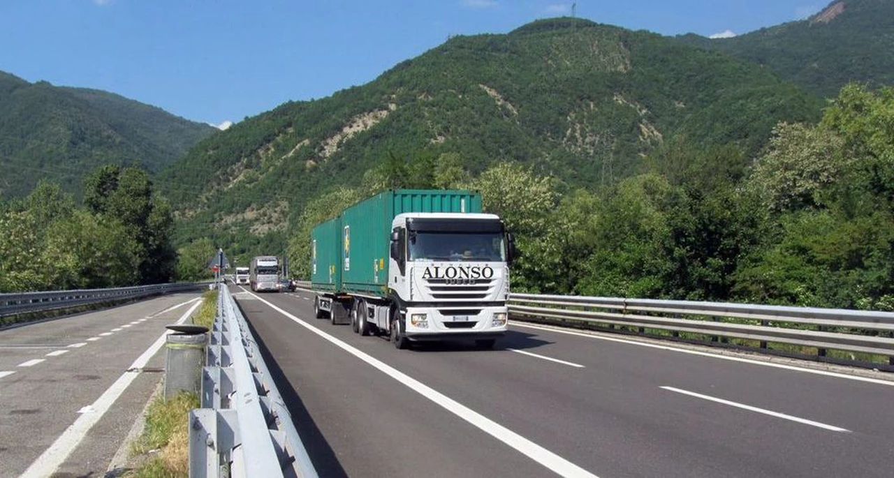 Empresarios de transporte le contestan a Macri: "La logística no es cara por el sueldo de los choferes, sino por los impuestos"