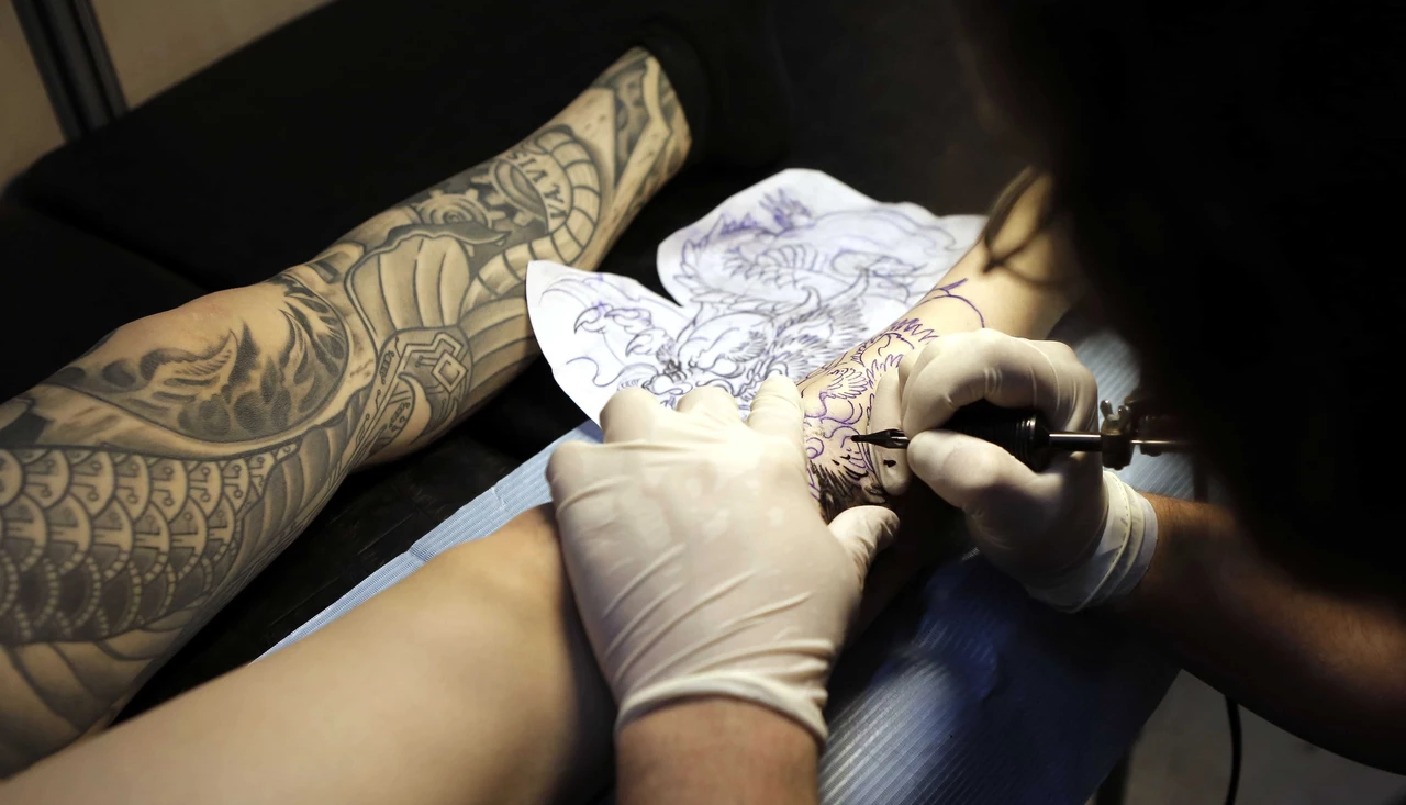 Tatuajes: qué riesgos tienen y qué precauciones tomar para prevenirlos