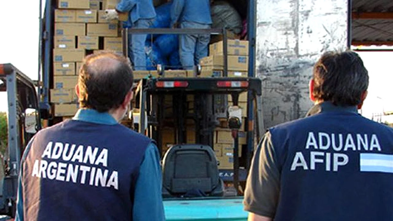 Mafia de las mudanzas: condenan a 12 funcionarios aduaneros por contrabando