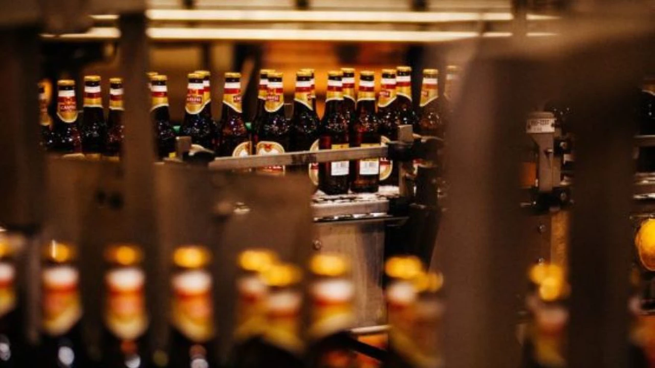 La mayor cervecería del mundo vende filial por u$s11.000 millones para aliviar deuda