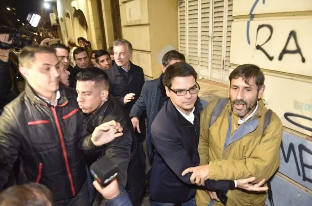 Video: un hombre se acercó a Macri y lo increpó cara a cara en Córdoba