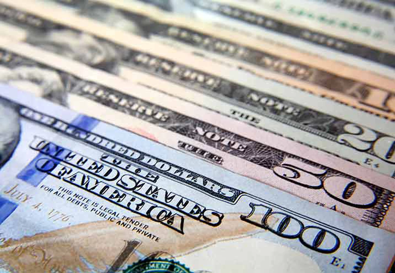 El dólar se mantuvo estable y cotizó sin mayores variantes a $57,24 en bancos de la City porteña
