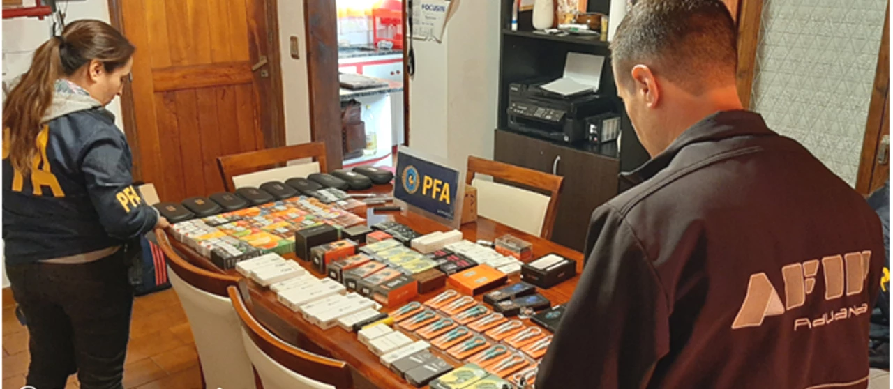 La AFIP desarticuló una red dedicada al contrabando de cigarrillos electrónicos