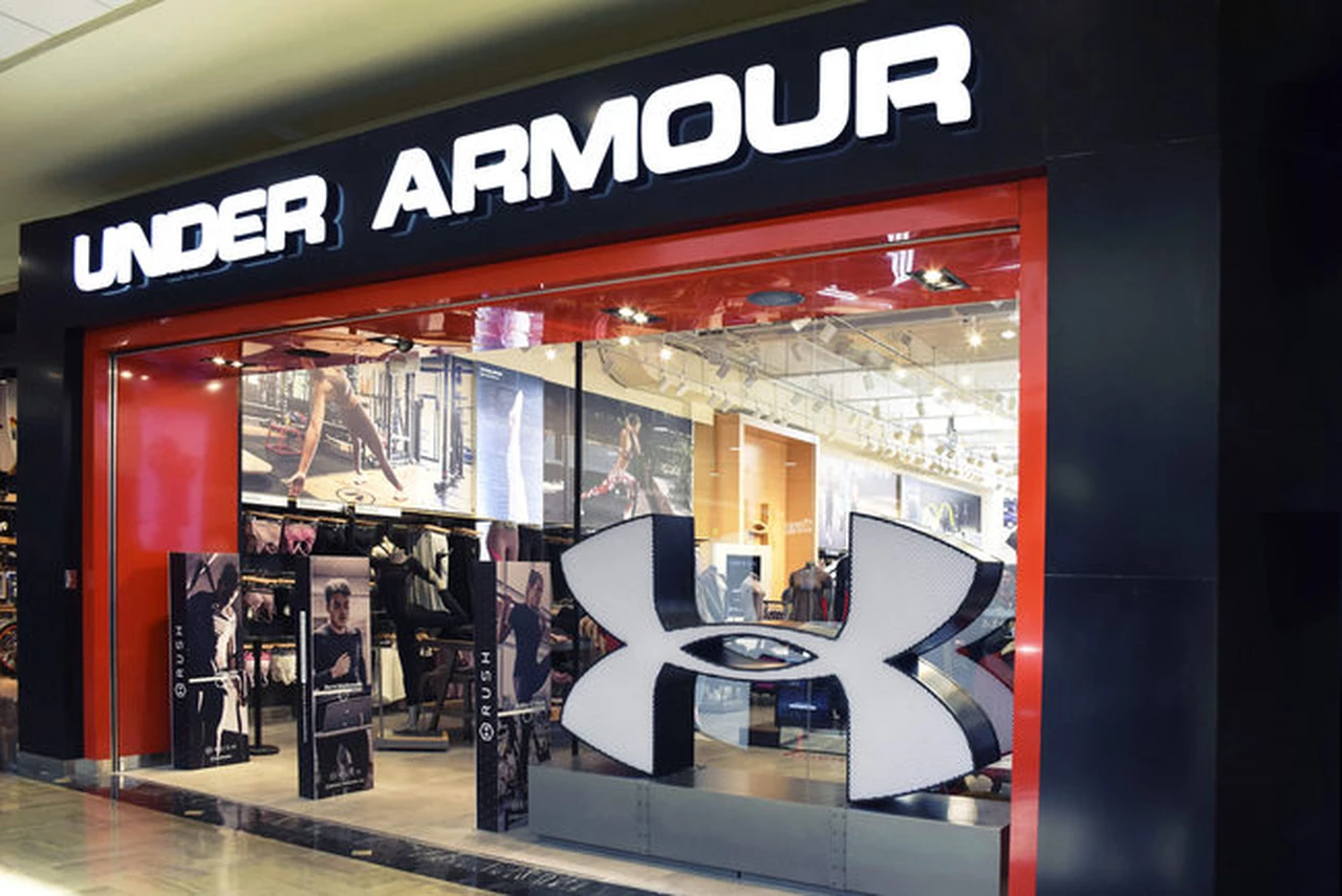 ¿Por qué la marca Under Armour está en crisis pese que tuvo mejores ganancias de las esperadas?