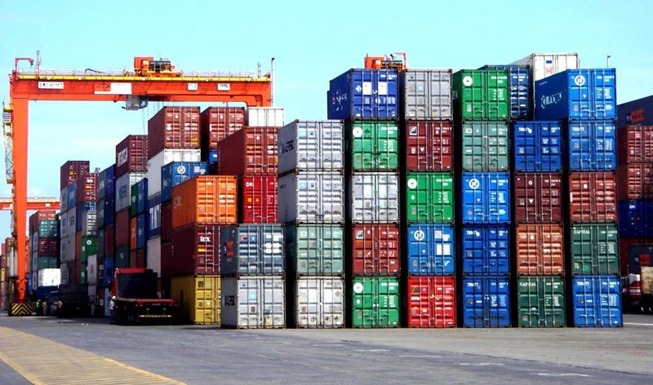 Con fuerte caída de importaciones, el comercio exterior dejó un saldo positivo de u$s950 millones en julio