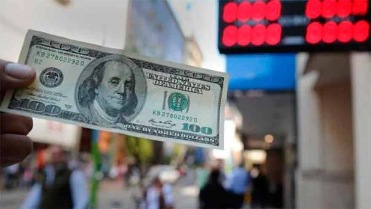 Después de una semana signada por el caso, el dólar volvió a bajar y cerró a $58,12 en la City porteña