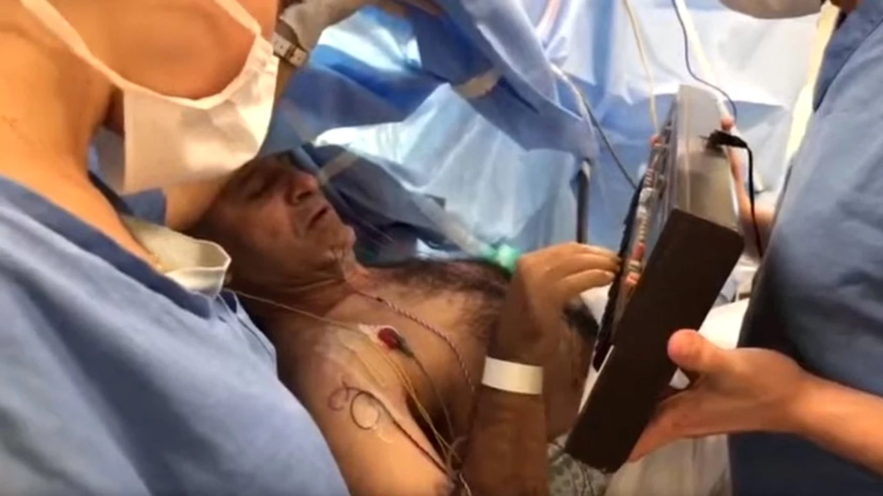 Video: médicos brasileños le extirparon un tumor cerebral mientras el paciente tocaba el piano