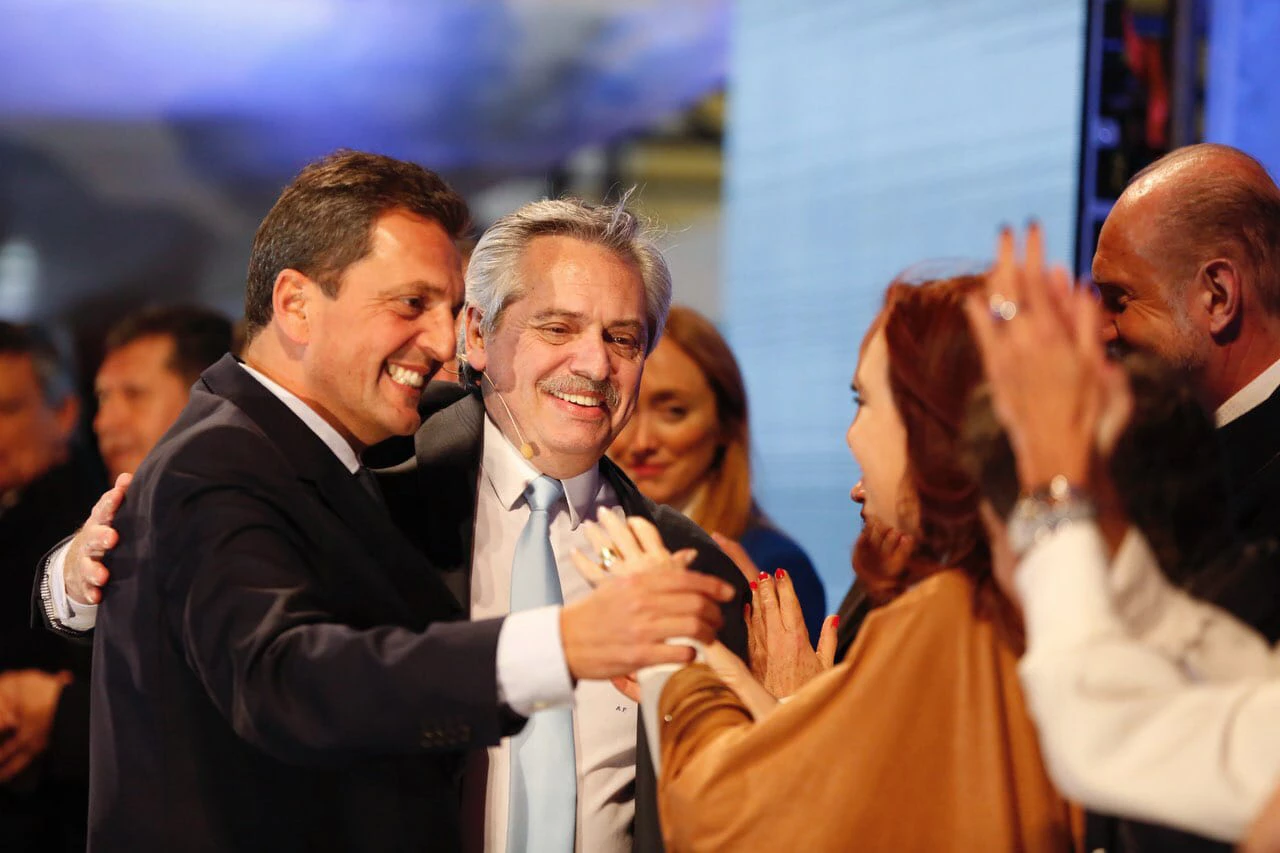 Video: de la mano de Alberto Fernández, Massa saludó a Cristina Kirchner