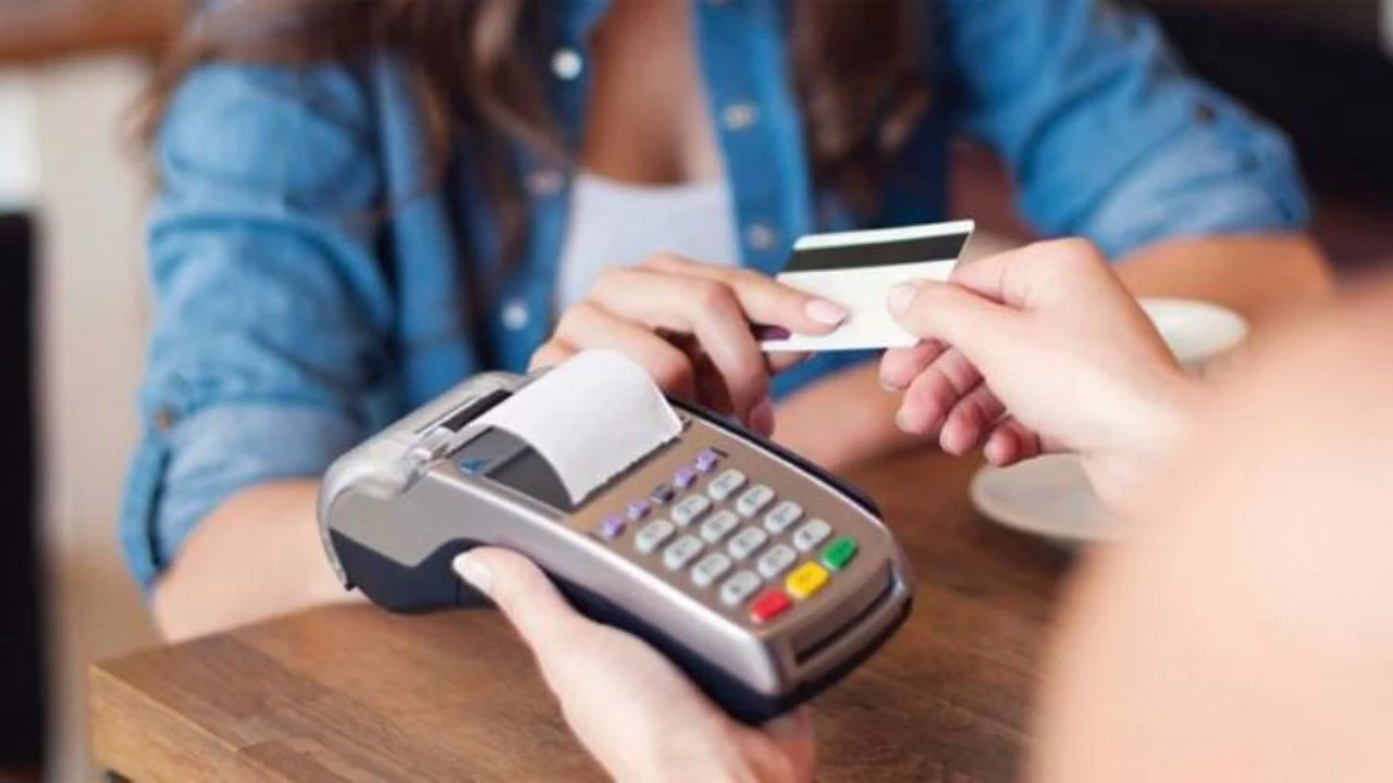 Dólar: qué valor toman las tarjetas de crédito al momento de pagar compras en el exterior