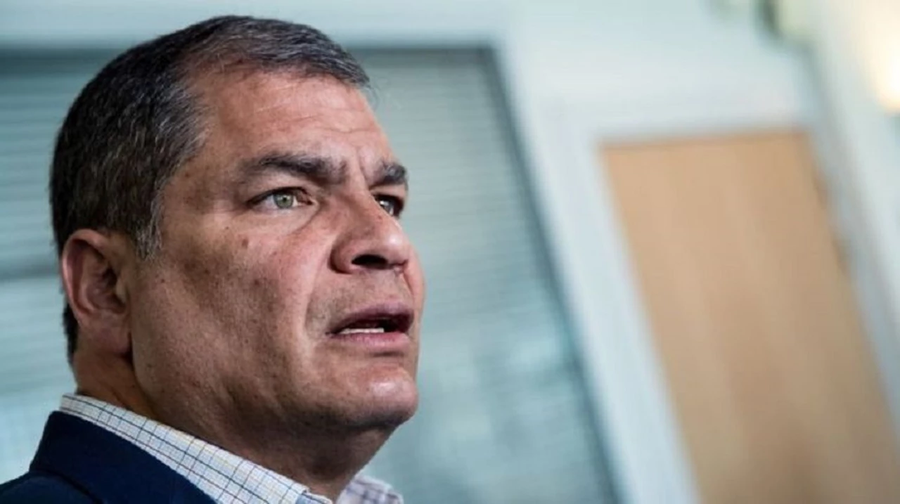 Ordenan prisión preventiva al ex presidente de Ecuador por sobornos