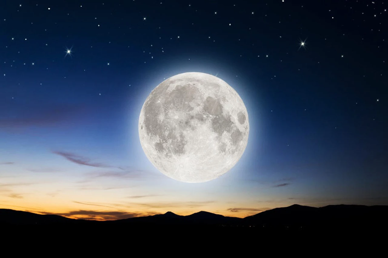 La Luna Llena afectará el amor de los signos del zodiaco en agosto