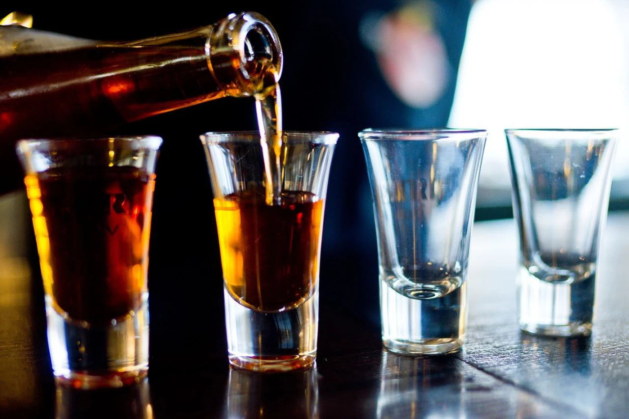 Además de tener resaca, ¿qué enfermedades podés desarrollar si tomás mucho alcohol?