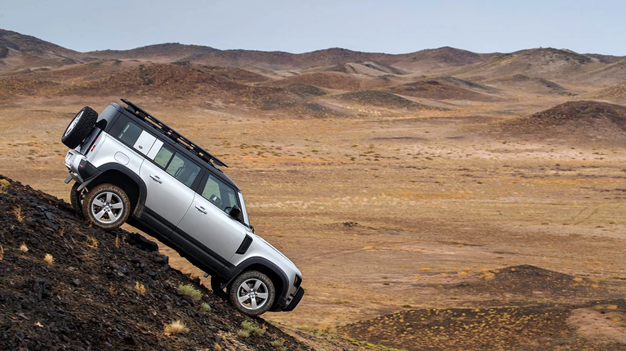 Así es el nuevo Land Rover Defender, el todoterreno más extremo que suma motor híbrido