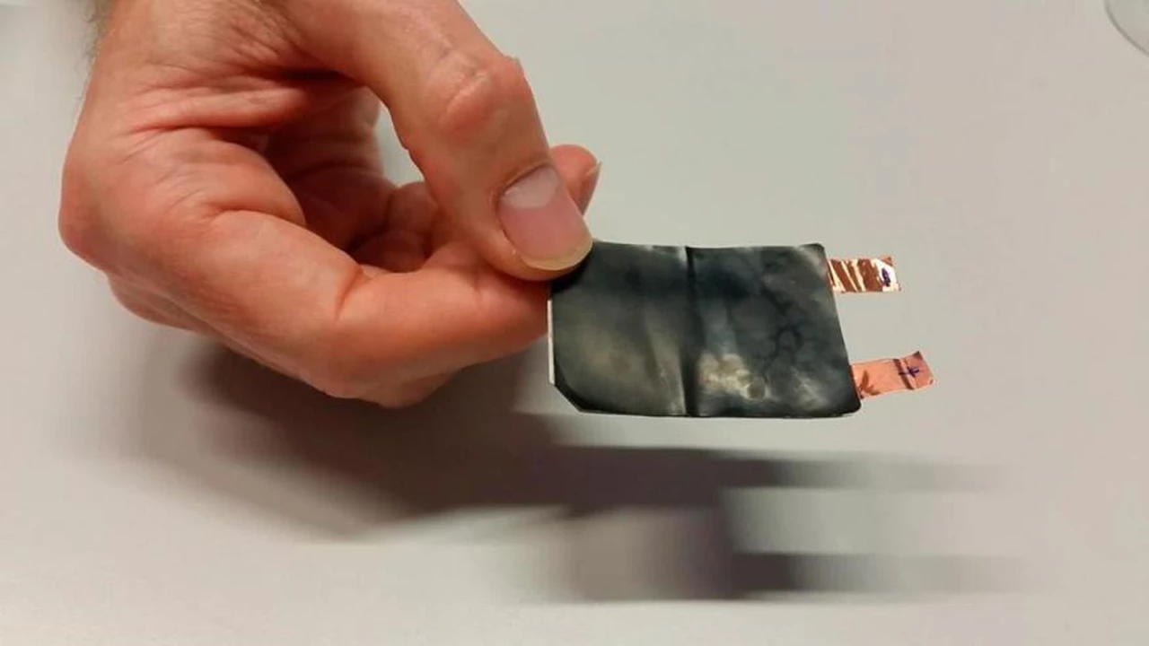 Cómo funciona la nueva batería flexible que se puede doblar sin dejar de suministrar energía