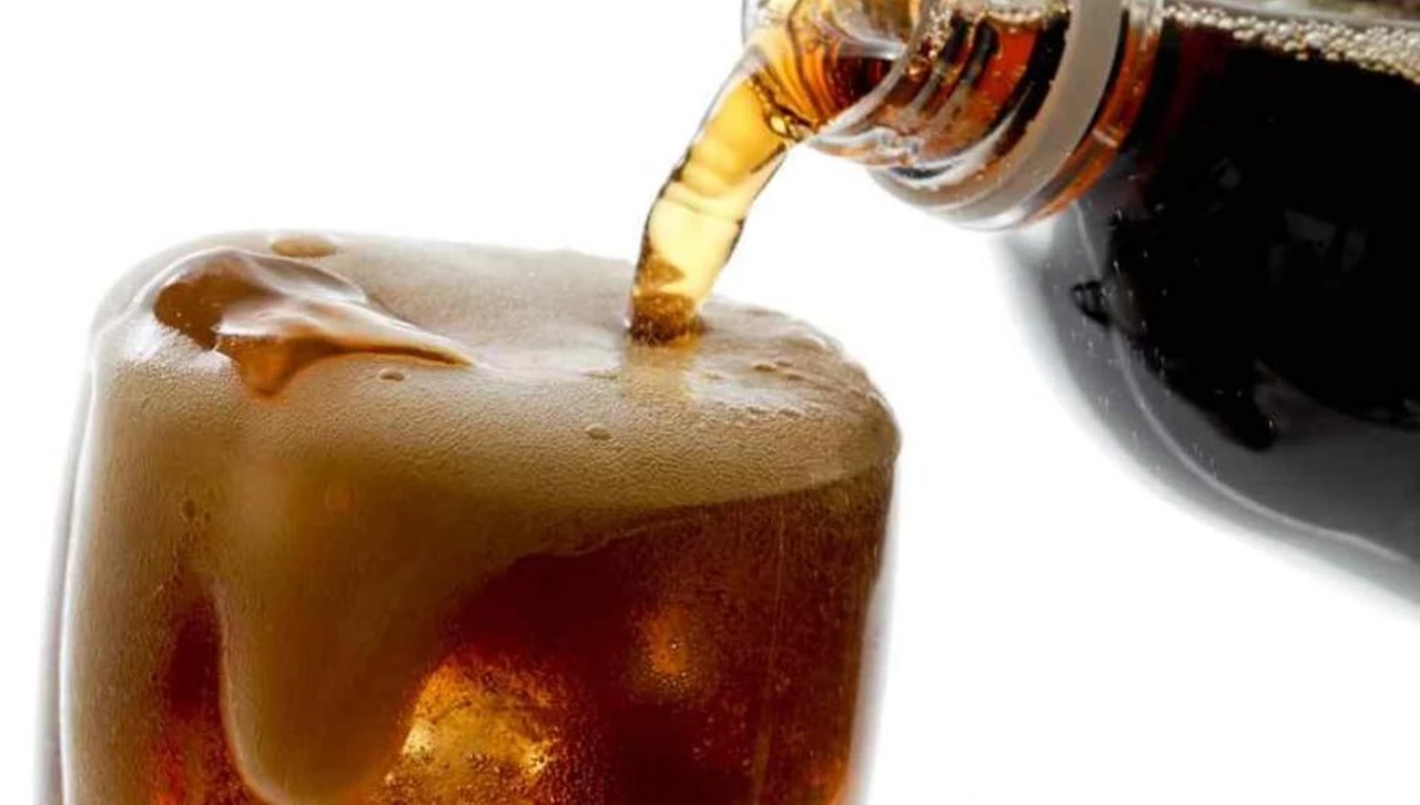 Nuevo estudio de salud revela por qué las bebidas sin azúcar no ayudan a bajar de peso