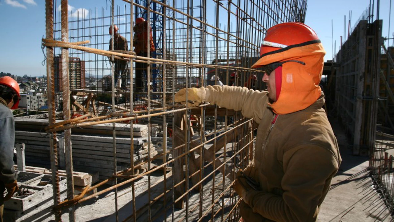 Trabajadores de construcción de la Uocra recibirán aumento salarial y bono de $5.000: cómo se pagará