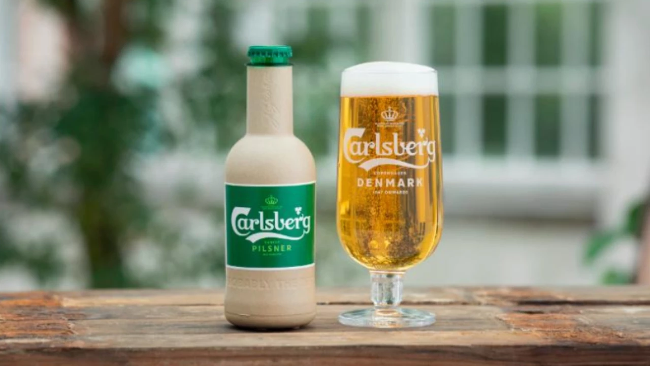 Prototipos reciclables: botellas de cerveza hechas de papel, el proyecto de Carlsberg
