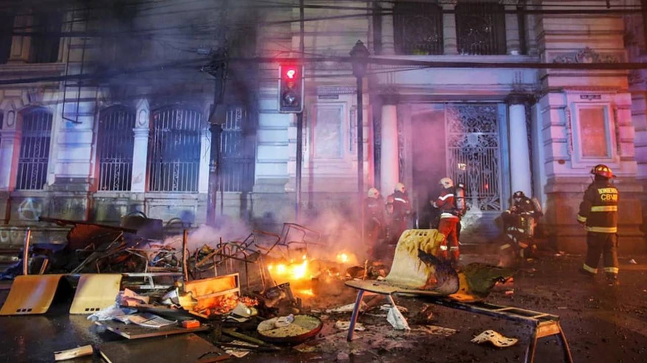Estallido en Chile: disturbios sumaron tres muertos y Piñera desplegó militares