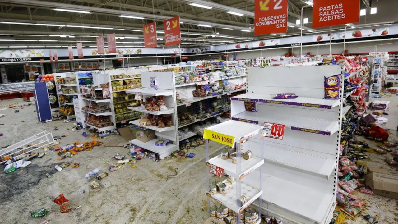 Walmart cierra sus supermercados en Santiago de Chile hasta que "se garantice la seguridad"
