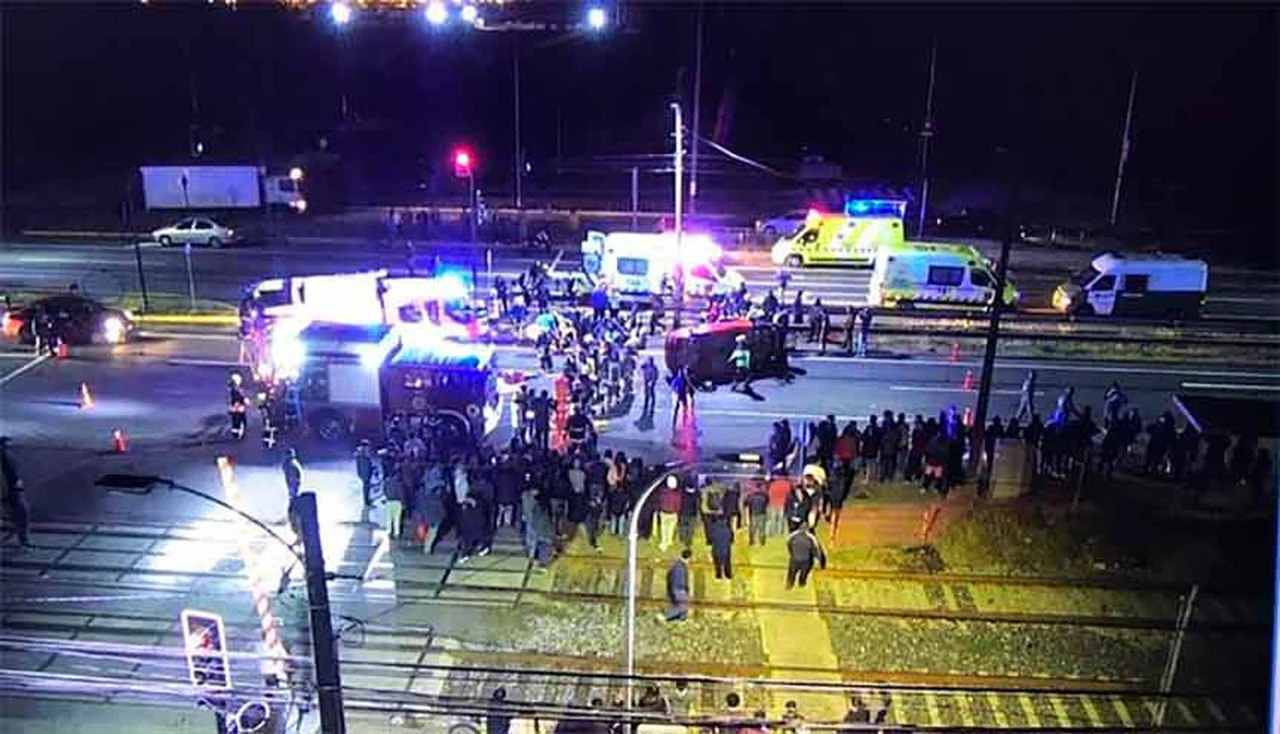 Chile: un auto embistió a manifestantes, mató a dos personas e hirió a 17
