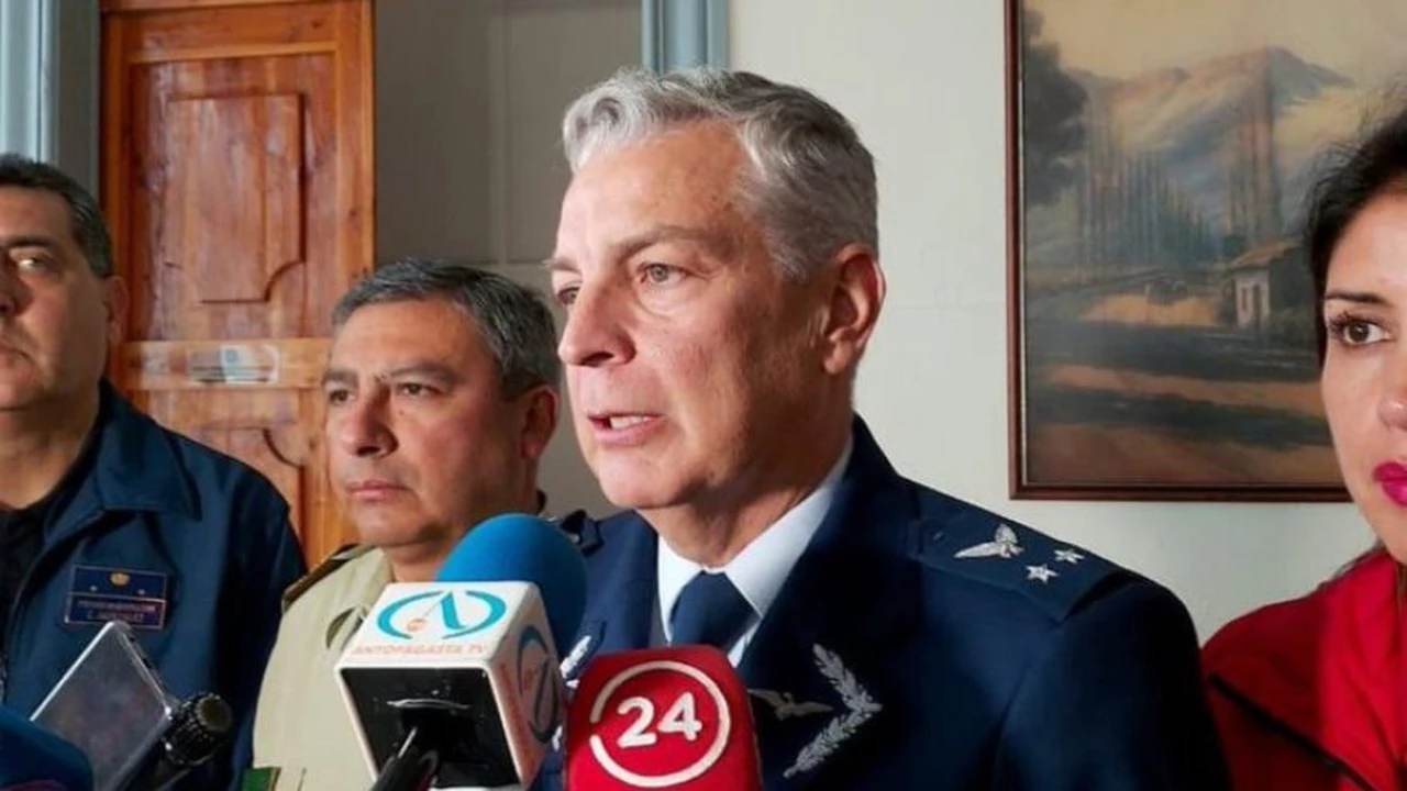 Video: en medio de la crisis, un general chileno dijo una frase del Chapulín Colorado en una conferencia de prensa