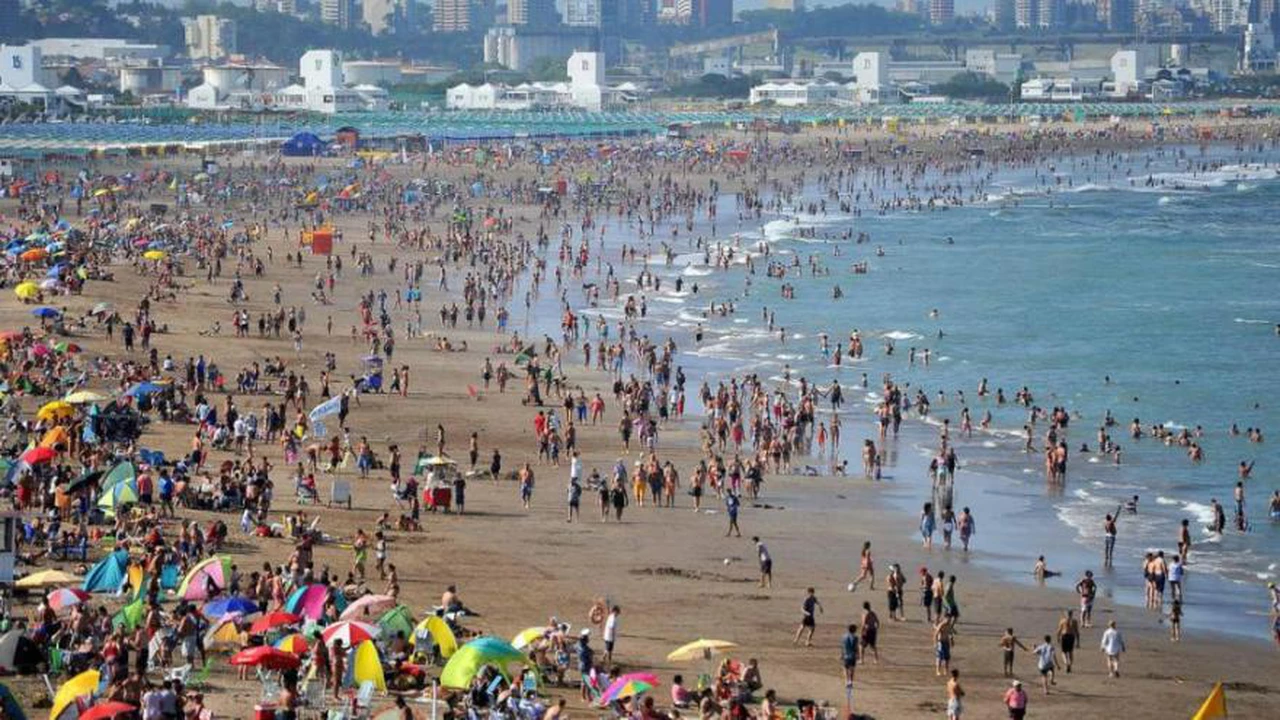 Un sitio que alquila carpas y sombrillas en playas argentinas ya tiene más de 7.000 usuarios
