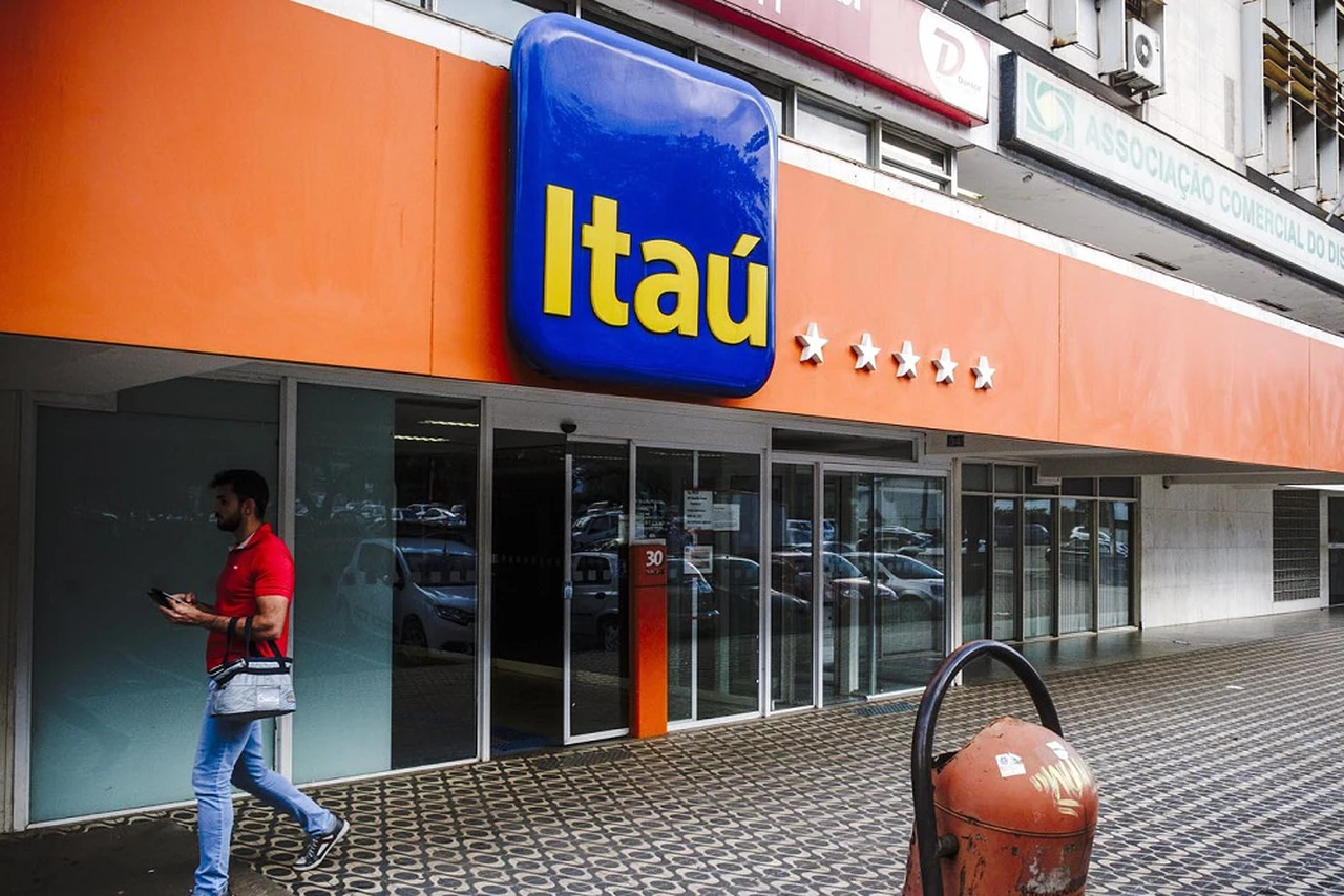 Achica sucursales: banco Itaú recorta más 3.000 de empleos por su "estrategia digital"