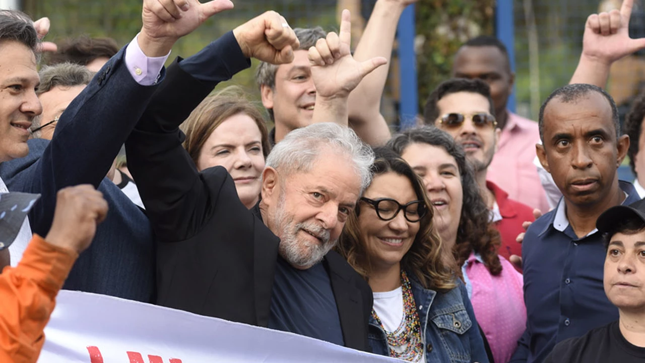 Lula, tras recuperar su libertad: "Salí para seguir luchando por el pueblo brasileño"